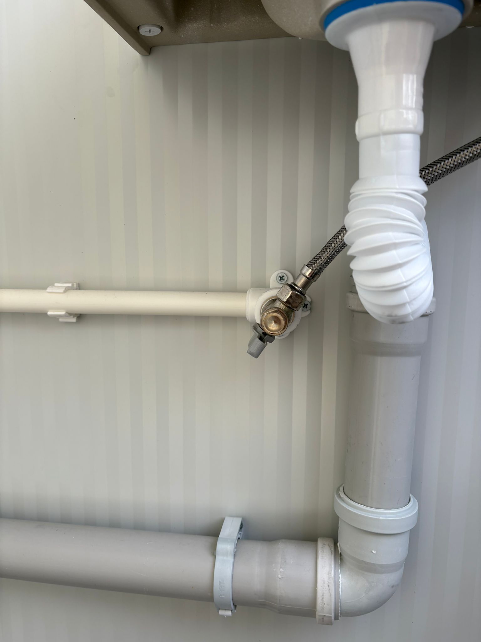 Fontein aansluiting urinoir toilet + urinoir unit toilet + urinoir unit aansluiting fontein