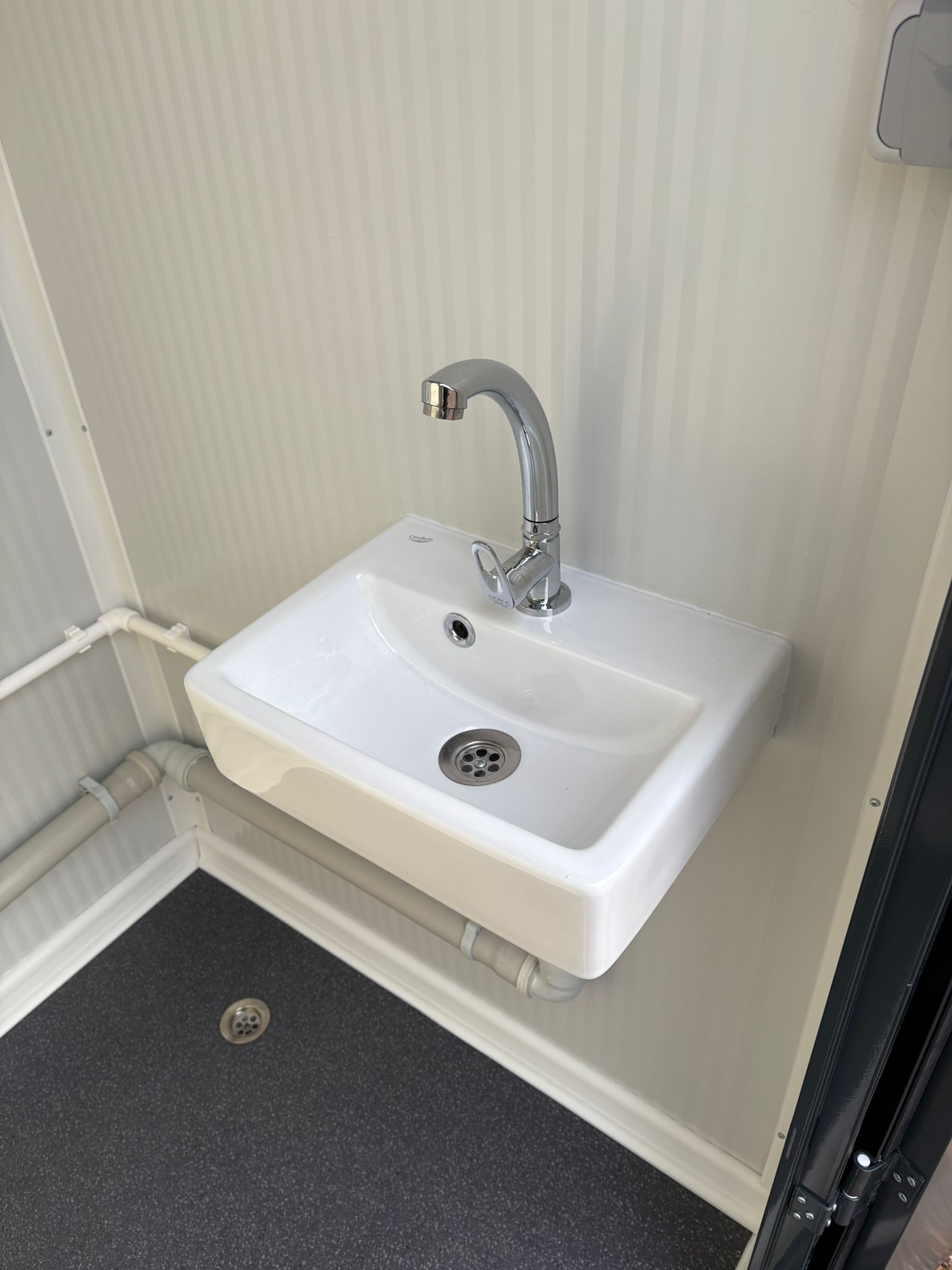 Fontein set toilet + urinoir unit Fontein 1 toilet + urinoir unit