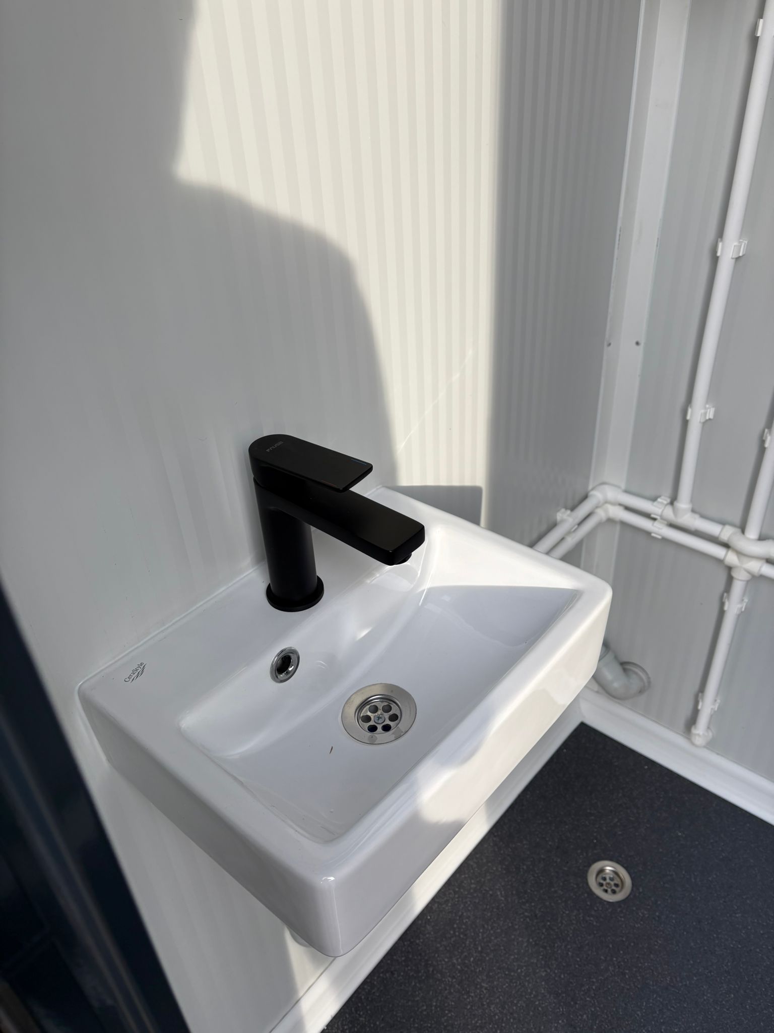 Fonteinset Douche unit met omkleedruimte Fontein wasbak douche unit met omkleedruimte