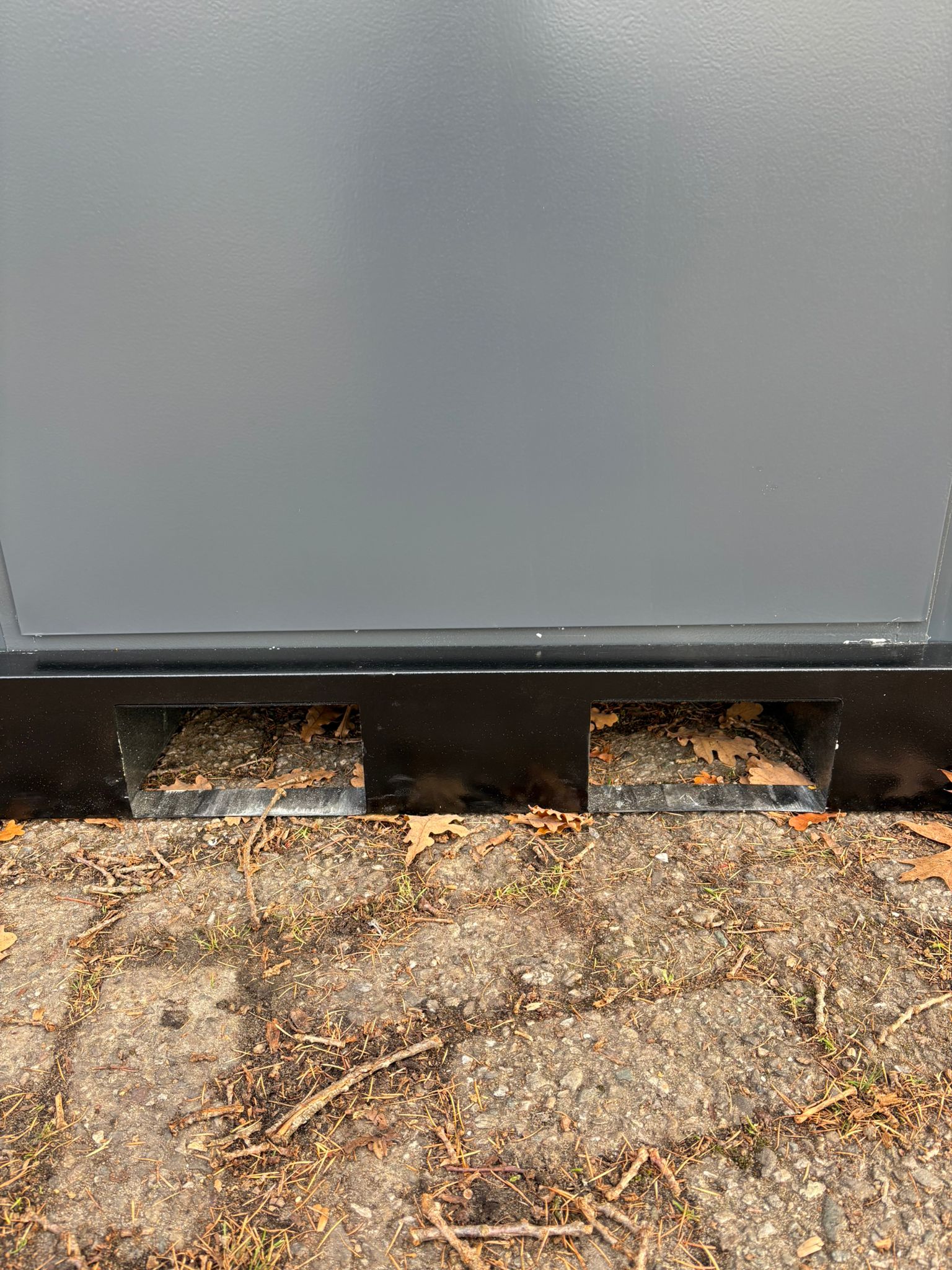 Heftruck sleuven Heftruck sleuven single toilet unit met urinoir