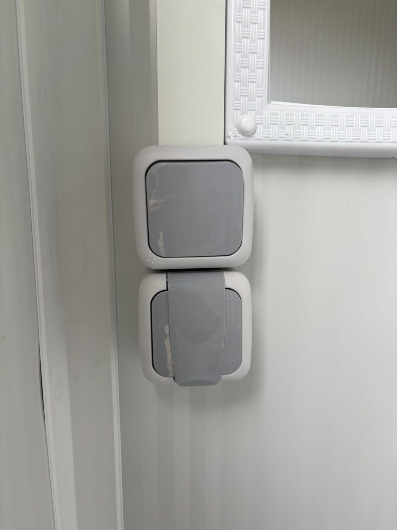 Lichtschakelaar met wandcontactdoos