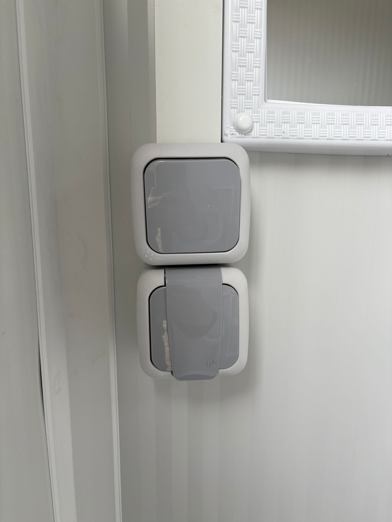 Lichtschakelaar met wandcontactdoos Lichtschakelaar met wandcontactdoos single toilet unit met urinoir