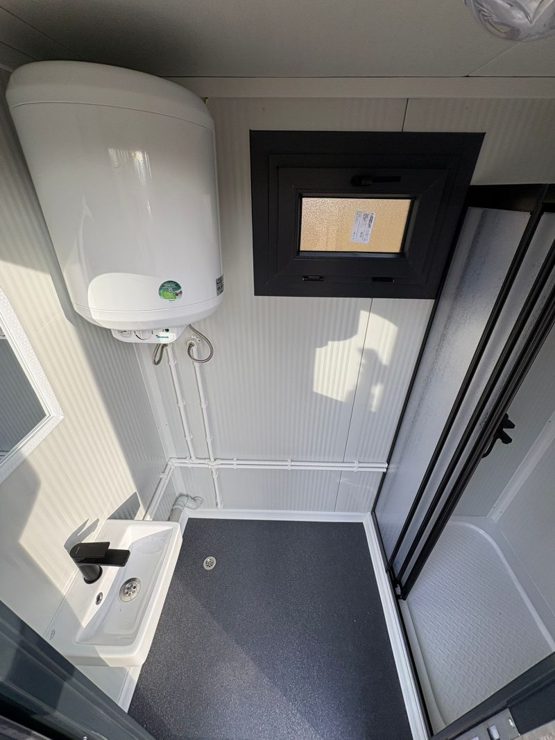 Overzicht 2 Douche unit met omkleedruimte