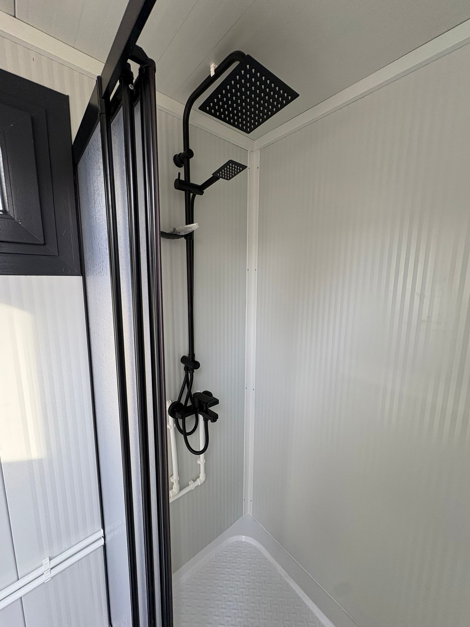 Regendouche douche unit met omkleedruimte Douche opstelling douche unit met omkleedruimte