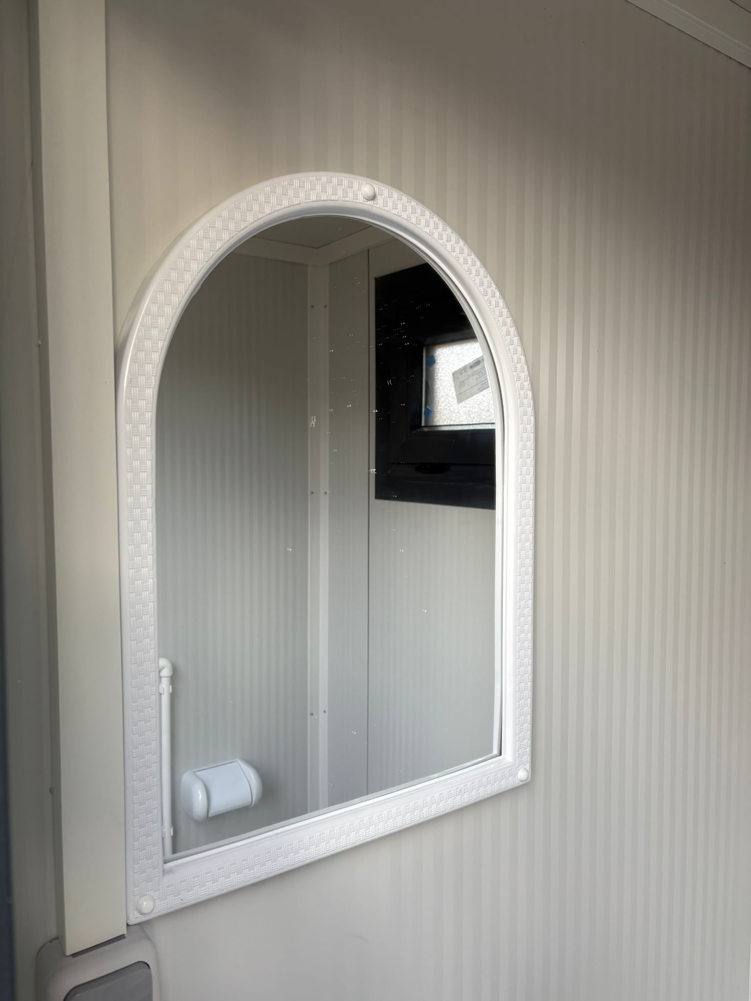 Spiegel Spiegel single toilet unit met urinoir