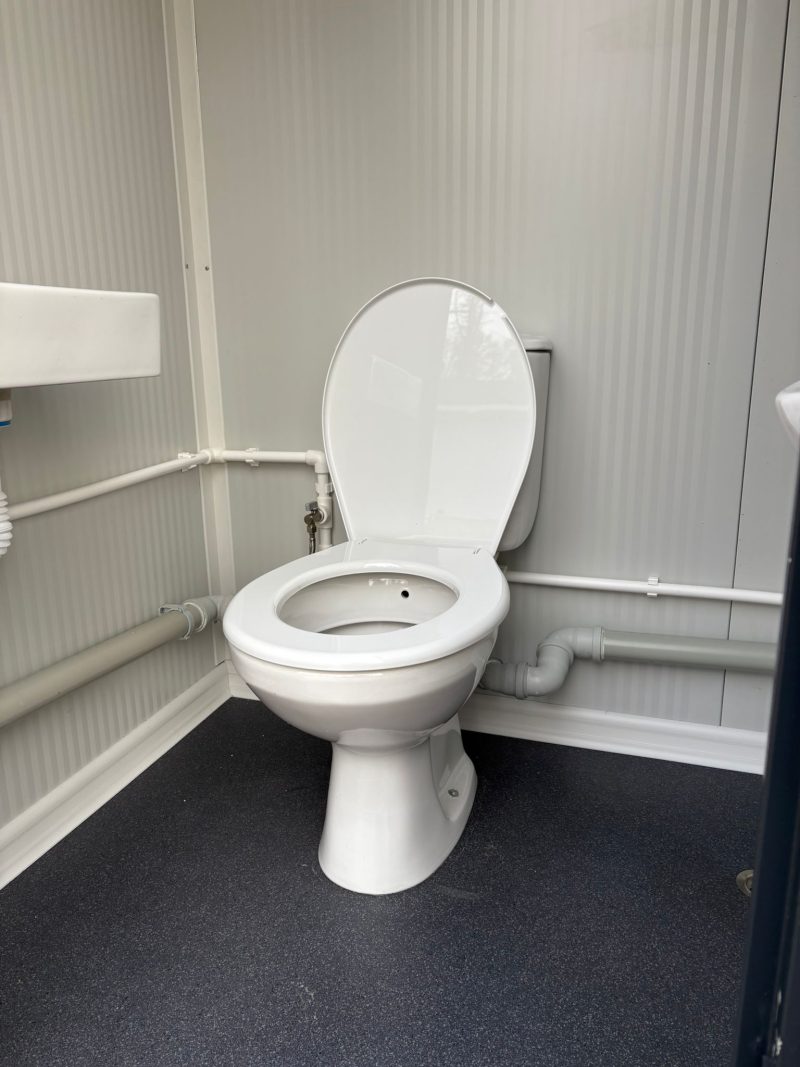 Toiletpot single toilet unit met urinoir