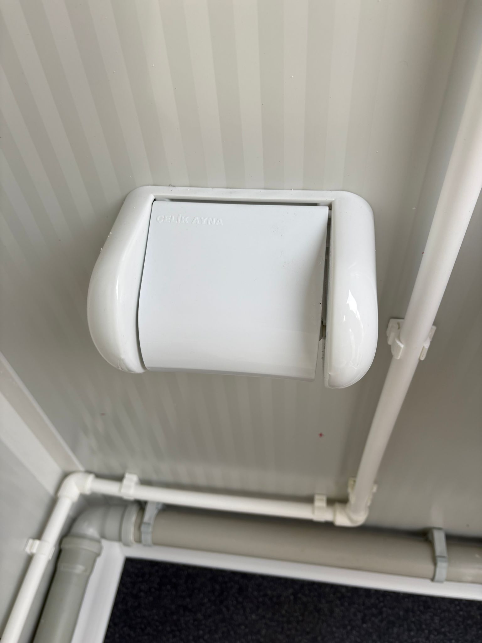 Toiletrolhouder Toiletrolhouder single toilet unit met urinoir