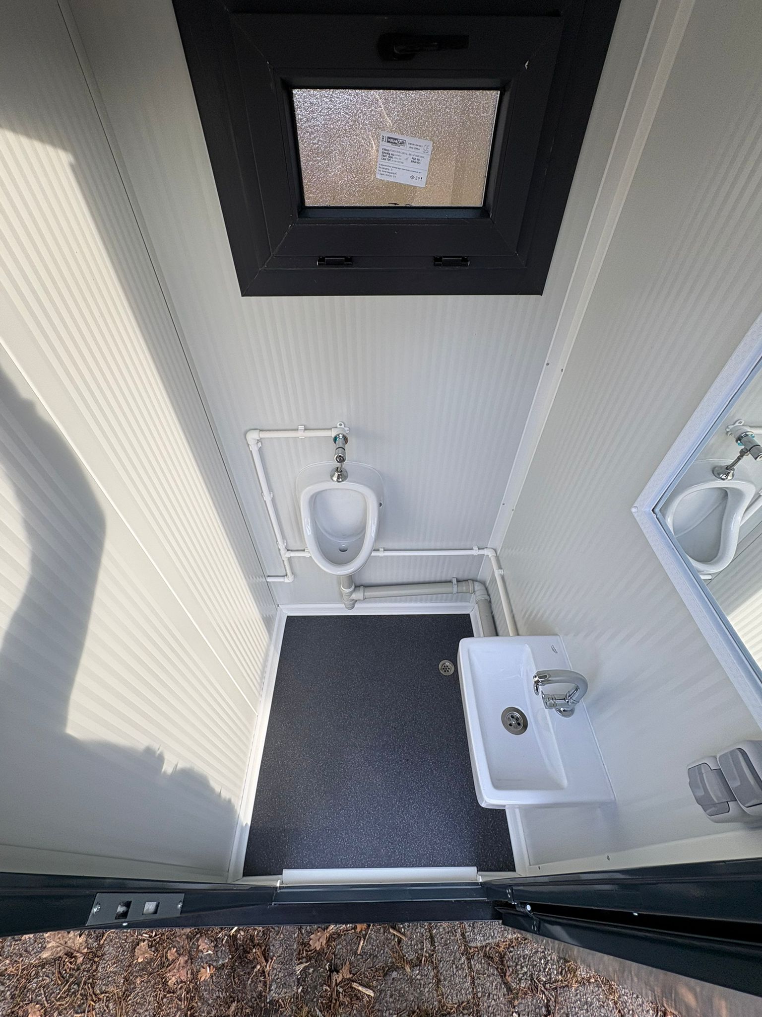 Urinoir toilet + urinoir unit Overzicht urinoir ruimte toilet + urinoir unit