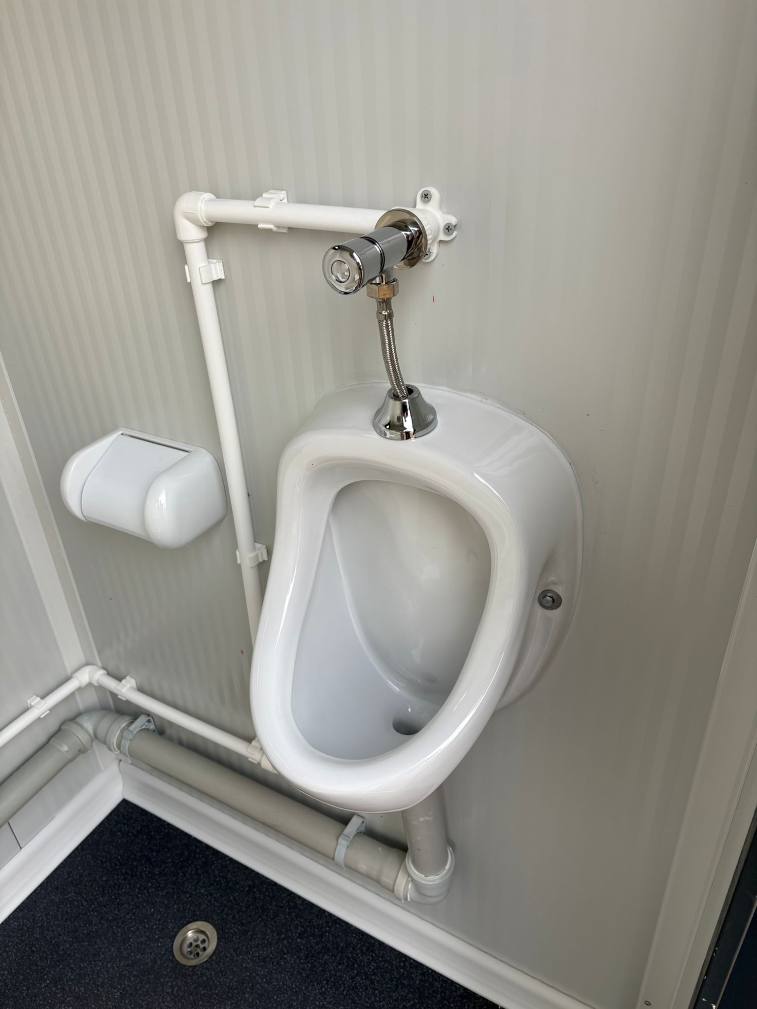 Urinoir Urinoir 3 single toilet unit met urinoir