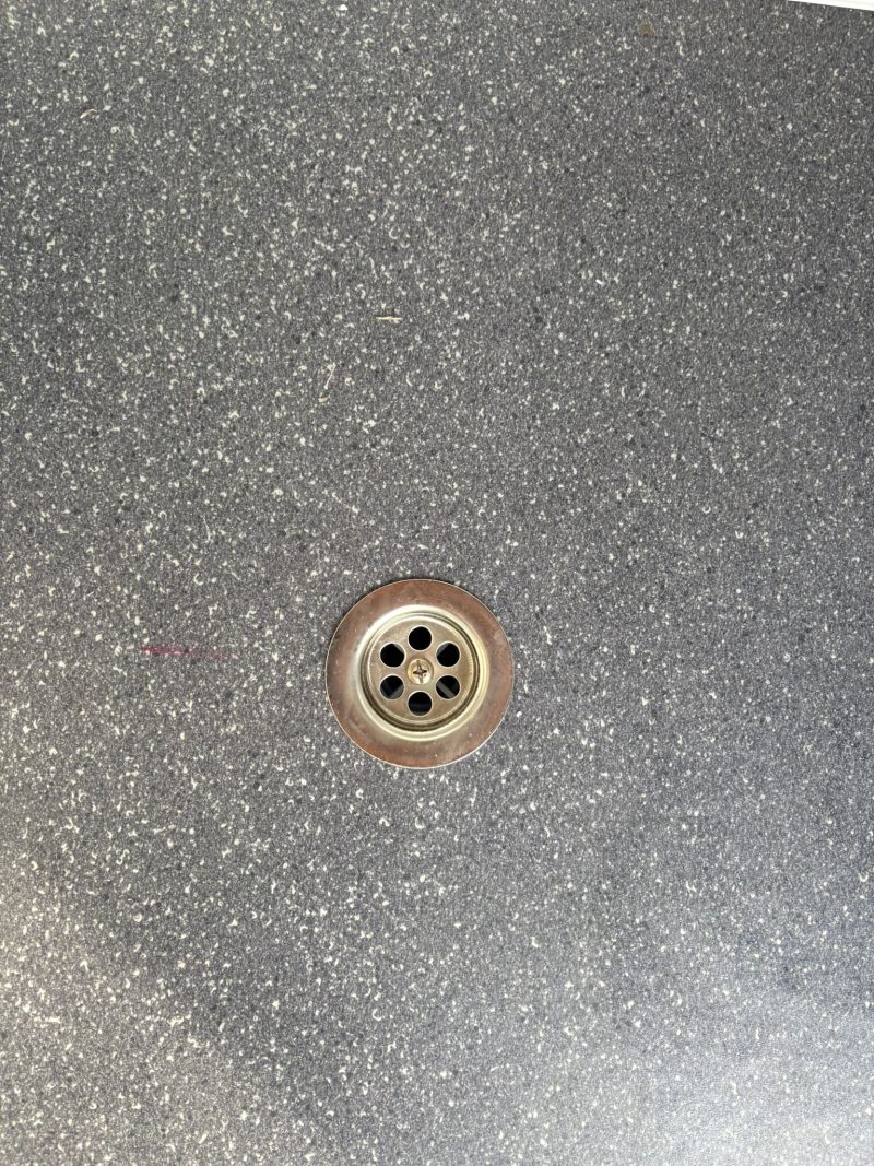 Vloerput douche unit met omkleedruimte