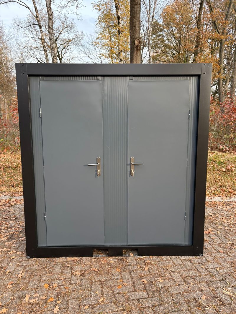 toilet + urinoir unit deuren dicht 3