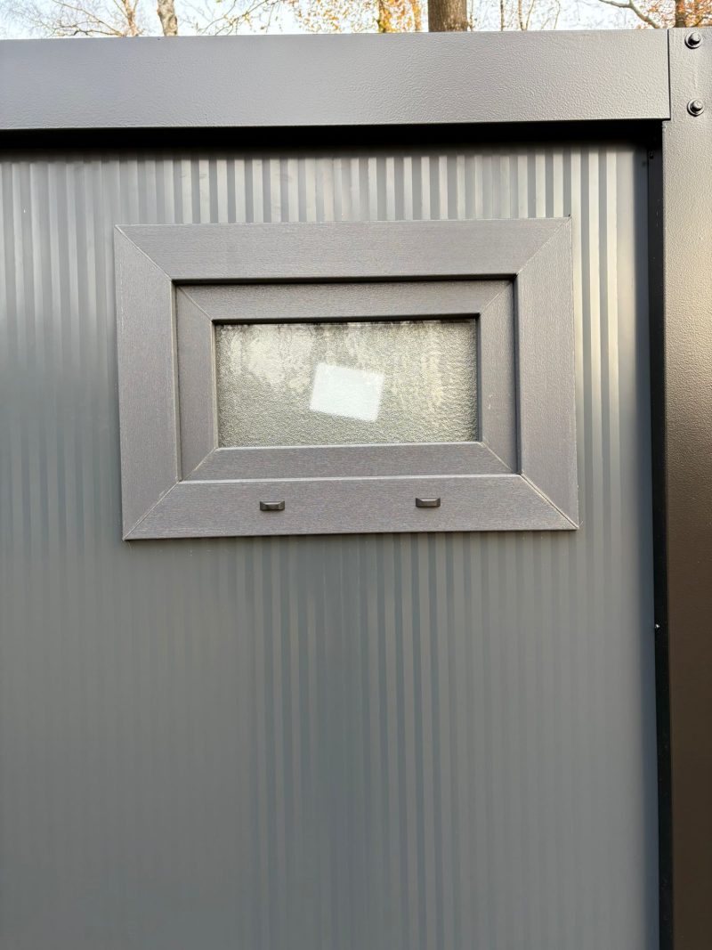 Draaikiepraam rechts buitenzijde dubbel toilet unit