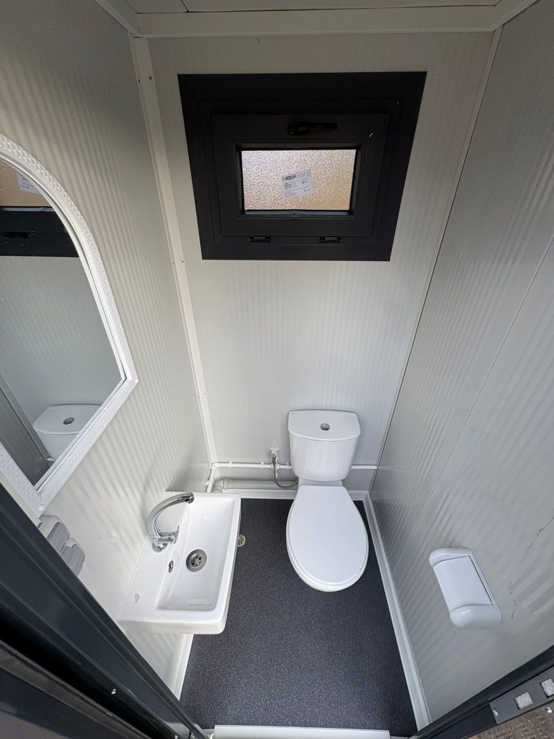 Links overzicht Dubbel toilet unit