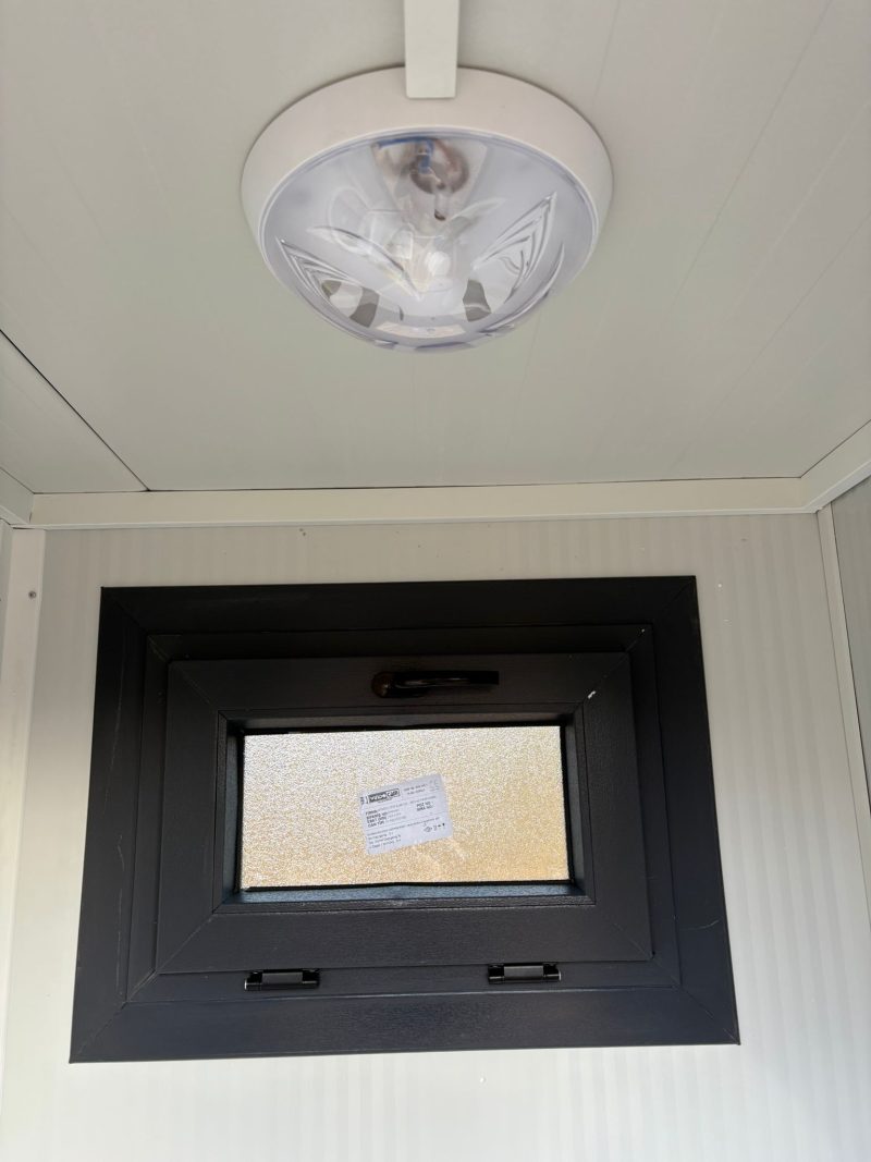 Verlichting dubbel toilet unit