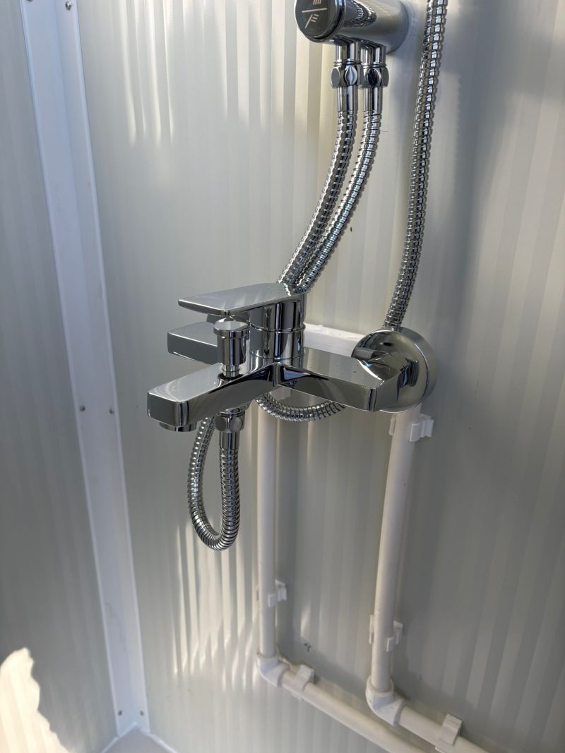 Badkamer met technische ruimte 10