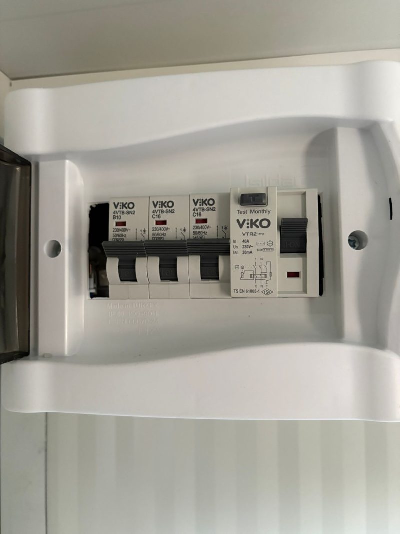 Badkamer met technische ruimte 29