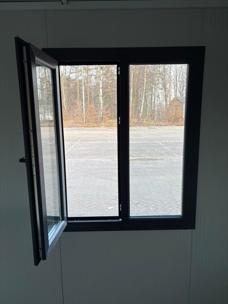 kantoorunit raam binnenzijde open