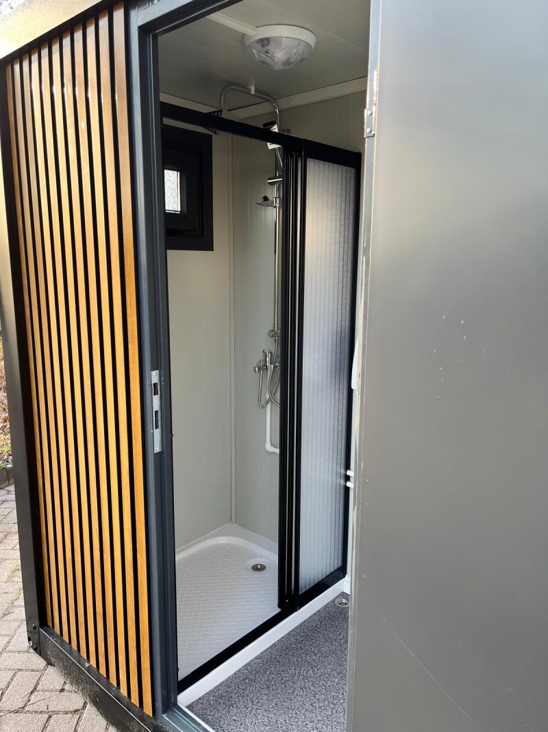 Binnenzijde douche ruimte badkamer unit 4 deurs