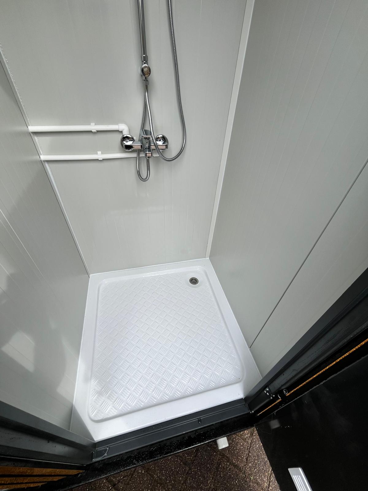 Binnenzijde douche ruimtes douchebak