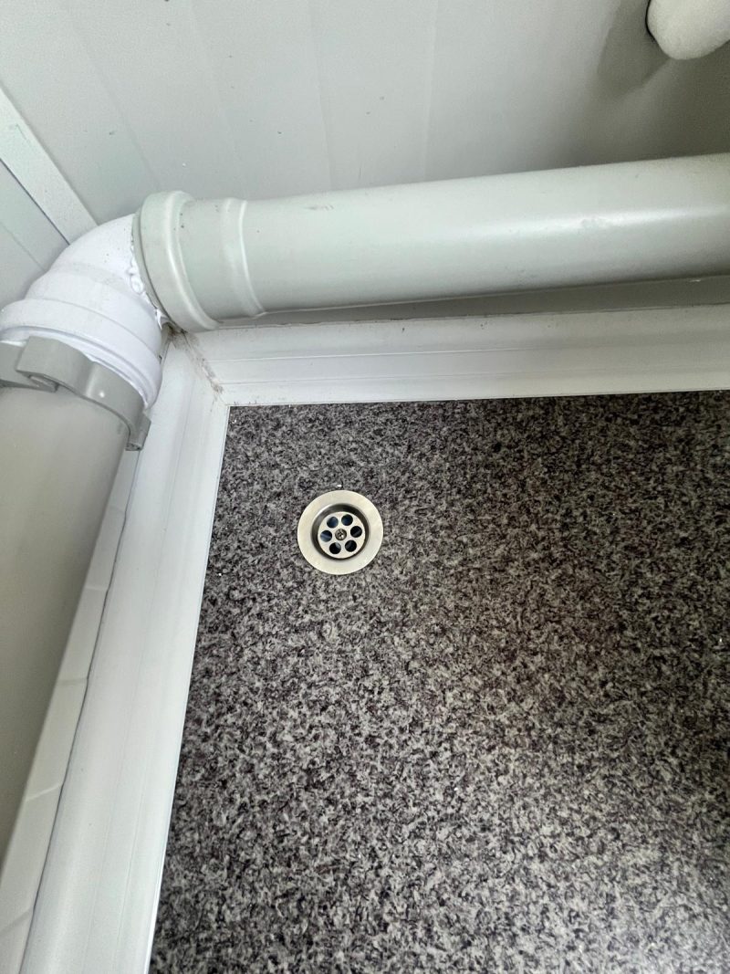 Binnenzijde toilet ruimte 11 badkamer unit 4 deurs