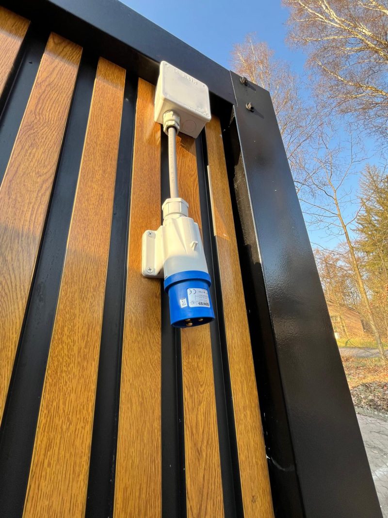 Buitenzijde stekker badkamer unit 4 deurs