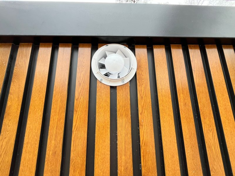 Elektrische ventillatie toiletgebouw