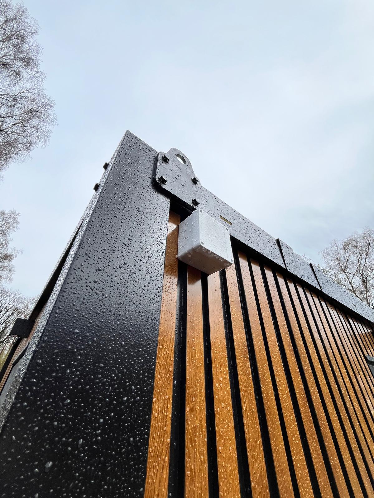 Lasdoos en hijsogen unit