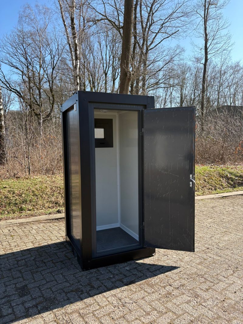 Opslag unit deur open 2