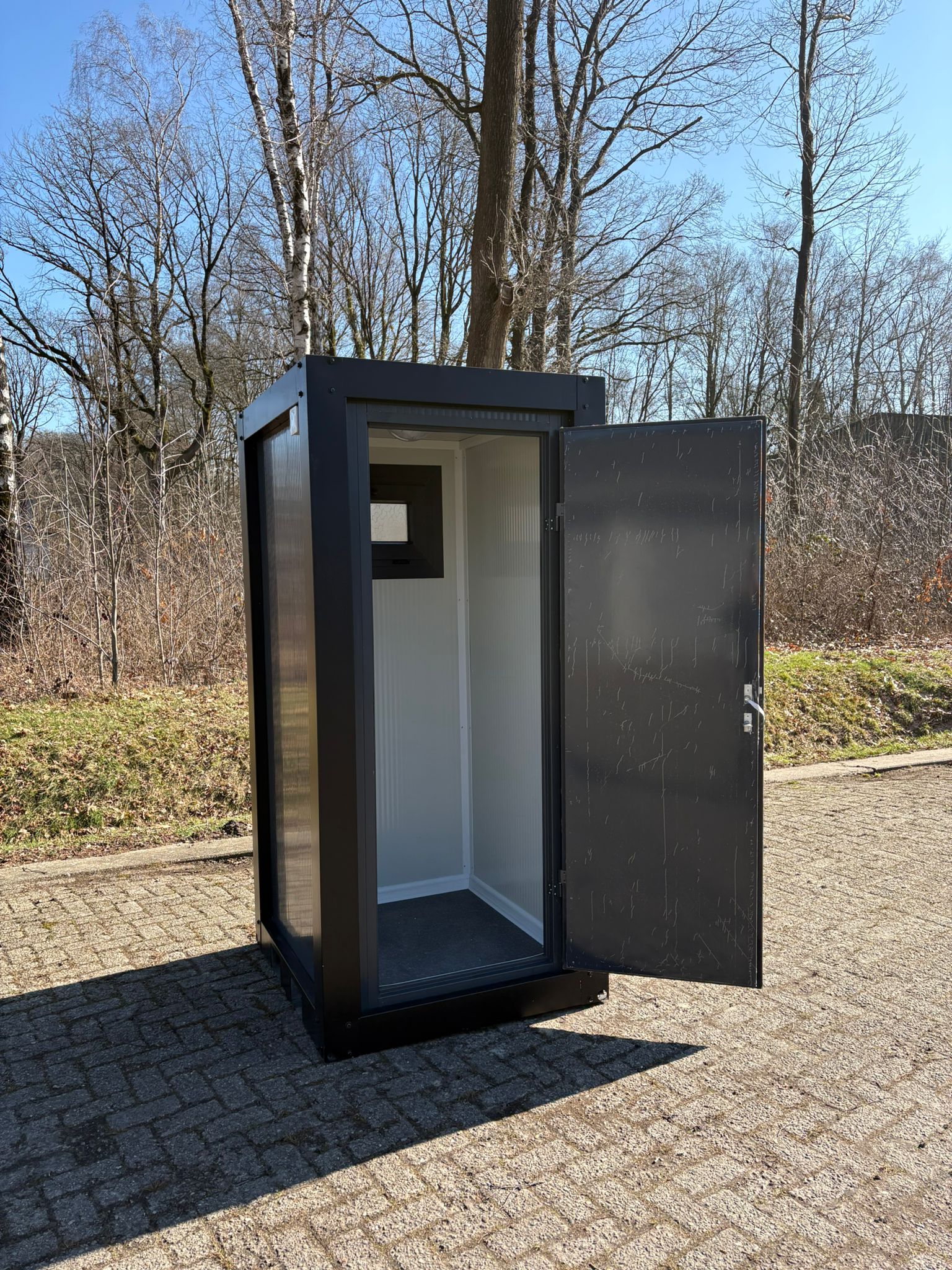 Opslag unit deur open 2