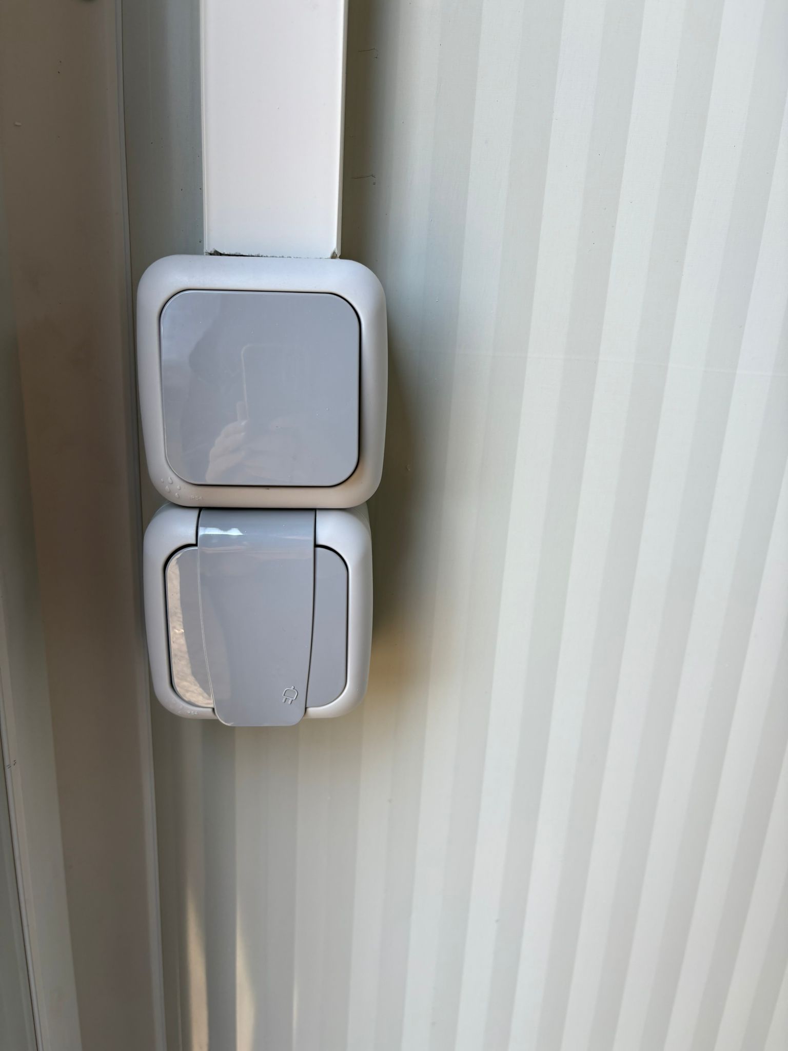 Opslagunit wandcontactdoos