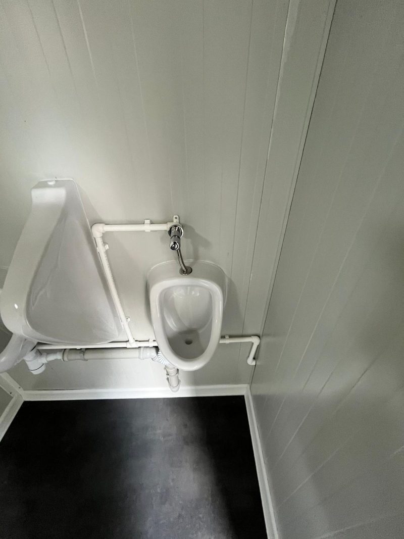 Toiletgebouw binnenzijde urinoir 2