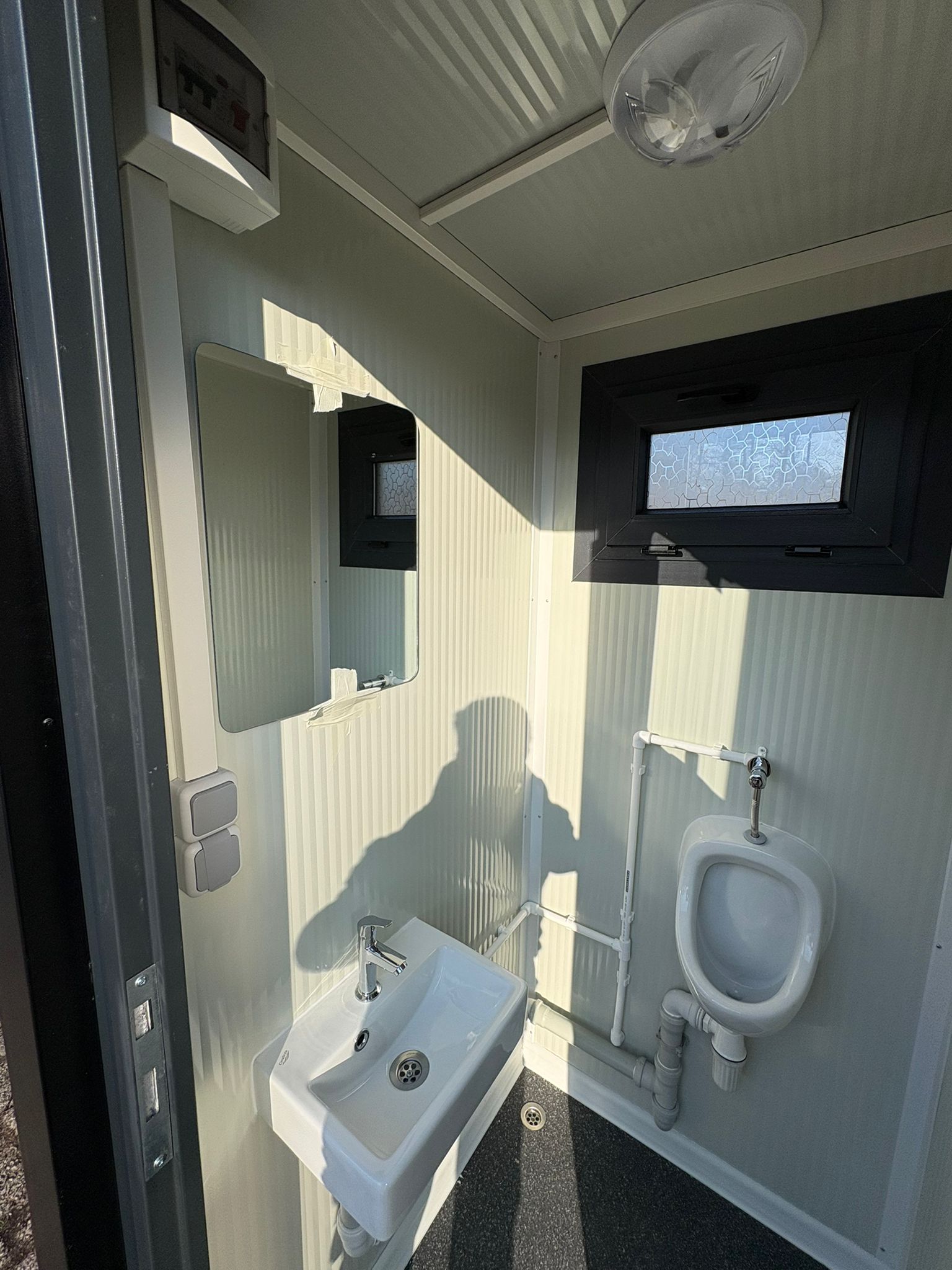 Urinoir unit binnenzijde zijkant