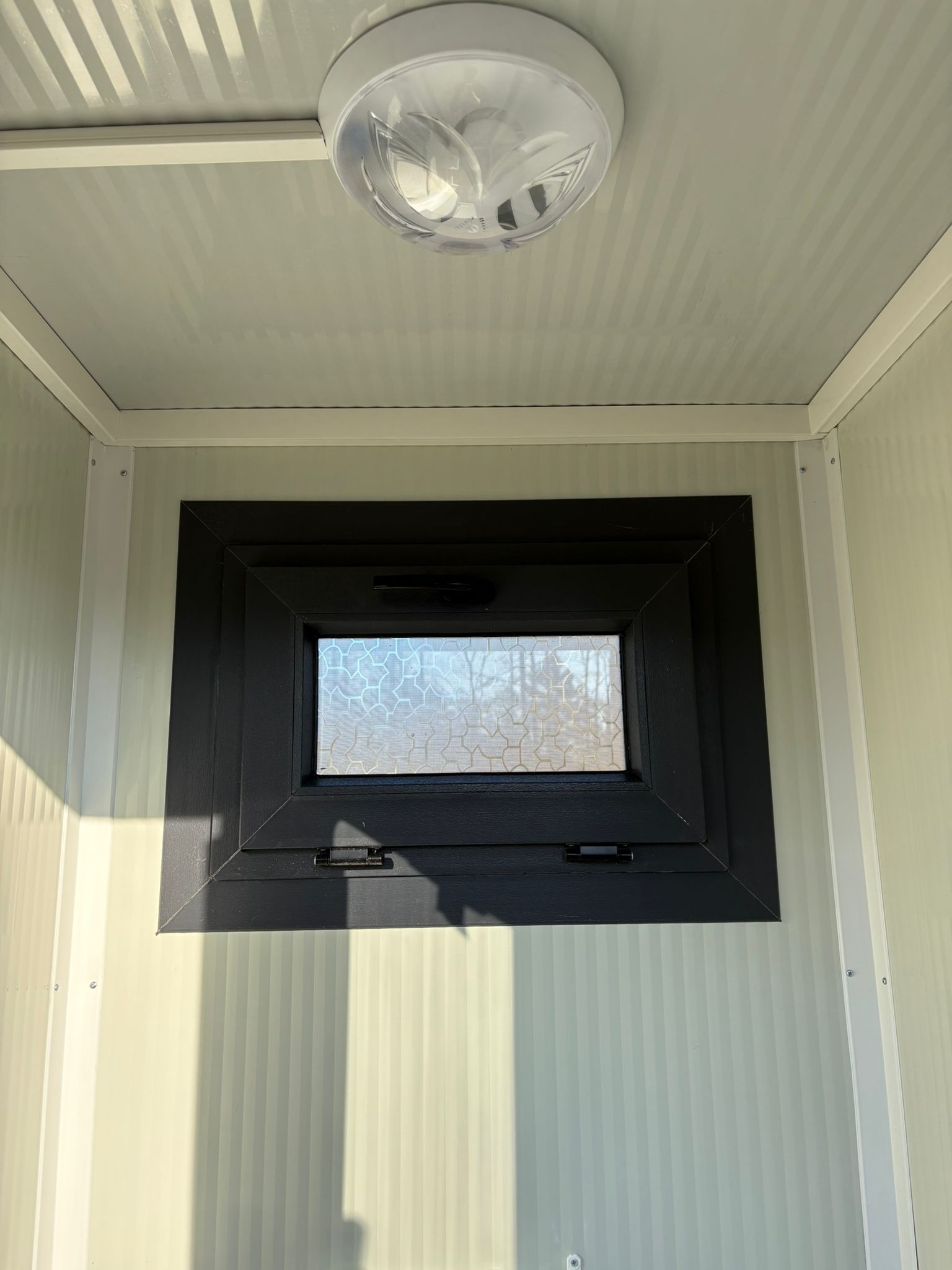 Urinoir unit draaikiepraam