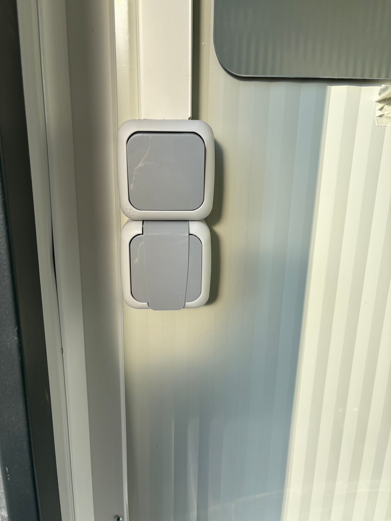 Wandcontactdoos urinoir unit